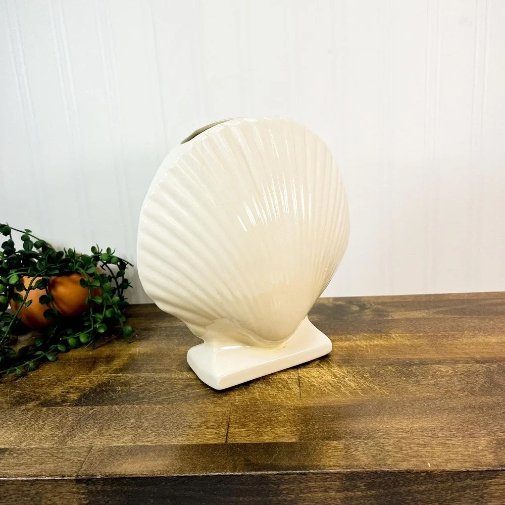 Vintage Cream Seashell Vase, Ceramic‎ Seashell Decor